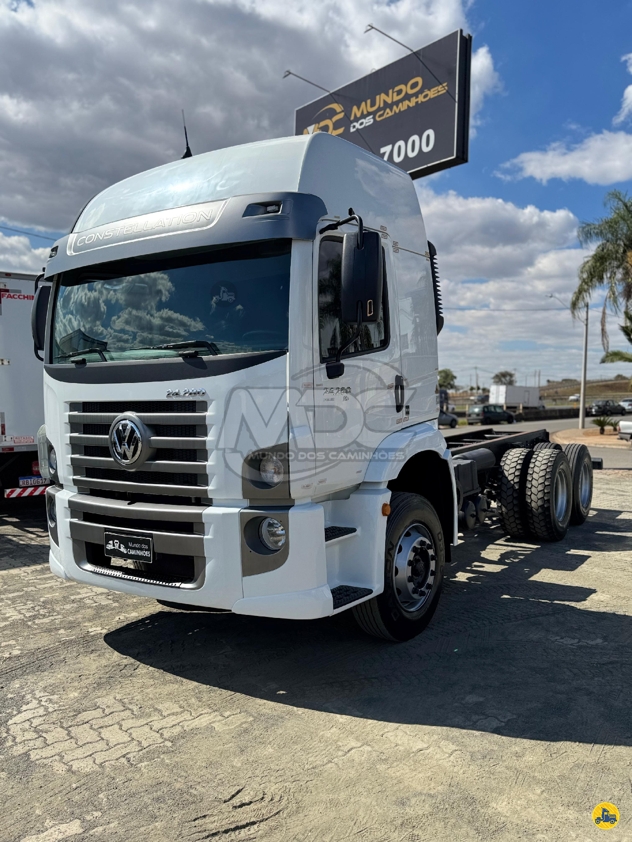 CAMINHAO VOLKSWAGEN VW 24280 Chassis Truck 6x2 Mundo dos Caminhões SUMARE SÃO PAULO SP